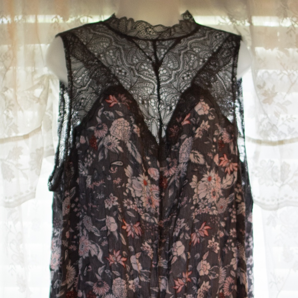 Floral Gray Lacey Sleeveless Torrid Top
